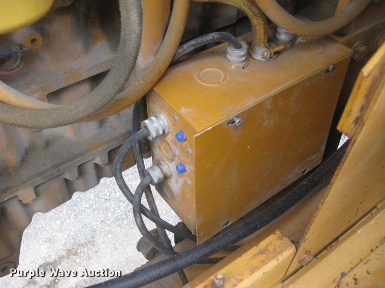 image for item DC2291 2003 CMI PS3302 placer spreader