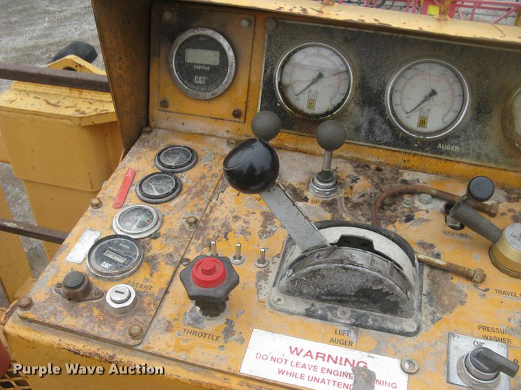 image for item DC2291 2003 CMI PS3302 placer spreader