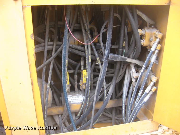 image for item DC2291 2003 CMI PS3302 placer spreader