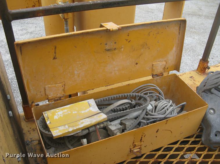 image for item DC2291 2003 CMI PS3302 placer spreader