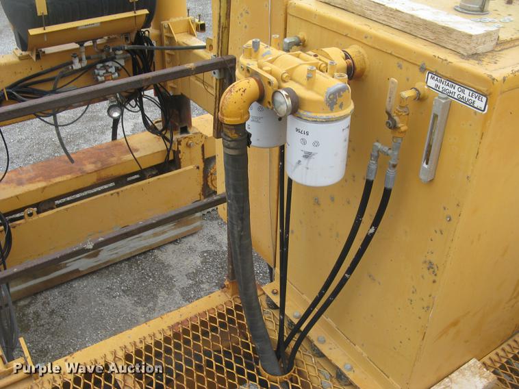 image for item DC2291 2003 CMI PS3302 placer spreader