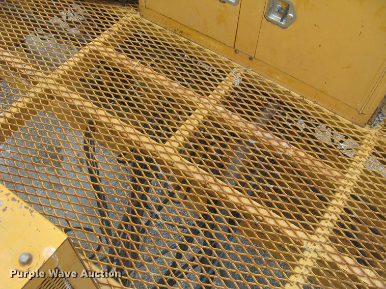 image for item DC2291 2003 CMI PS3302 placer spreader