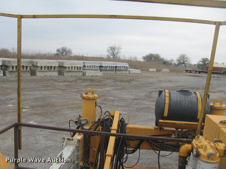 image for item DC2291 2003 CMI PS3302 placer spreader