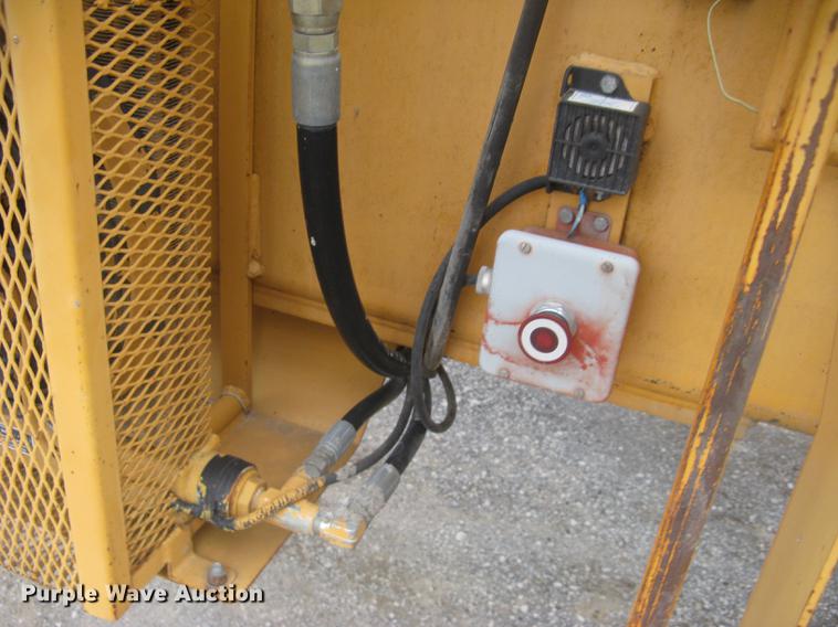 image for item DC2291 2003 CMI PS3302 placer spreader