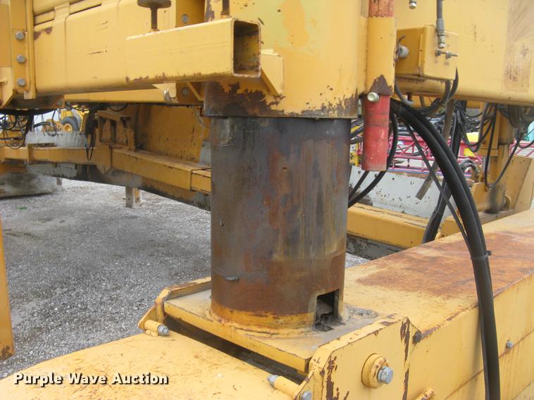 image for item DC2291 2003 CMI PS3302 placer spreader