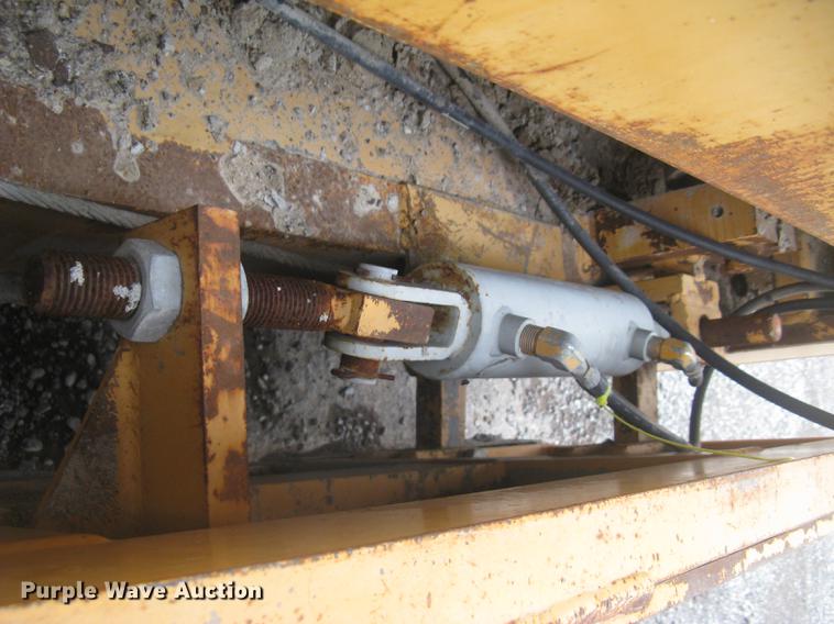 image for item DC2291 2003 CMI PS3302 placer spreader