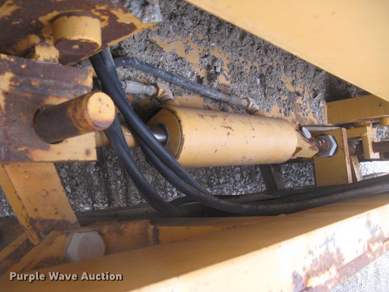 image for item DC2291 2003 CMI PS3302 placer spreader