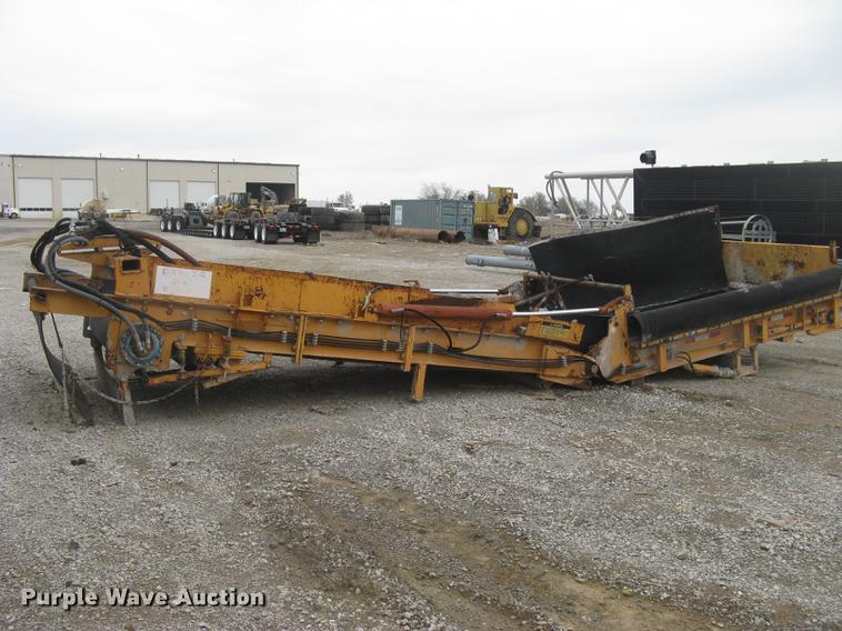 image for item DC2291 2003 CMI PS3302 placer spreader