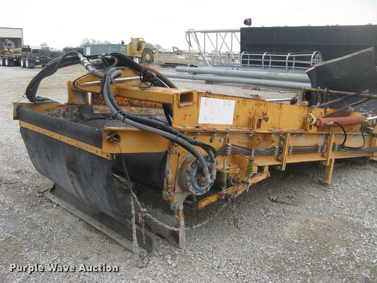 image for item DC2291 2003 CMI PS3302 placer spreader