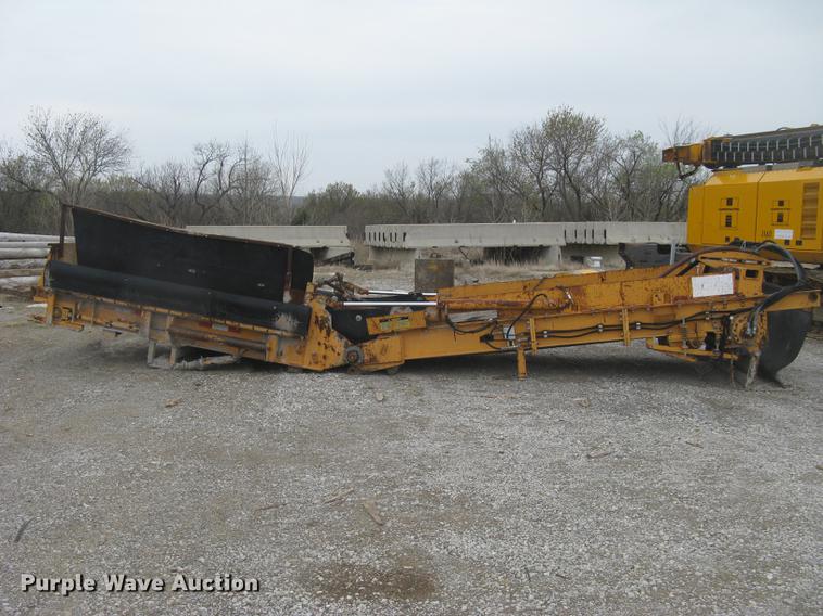 image for item DC2291 2003 CMI PS3302 placer spreader