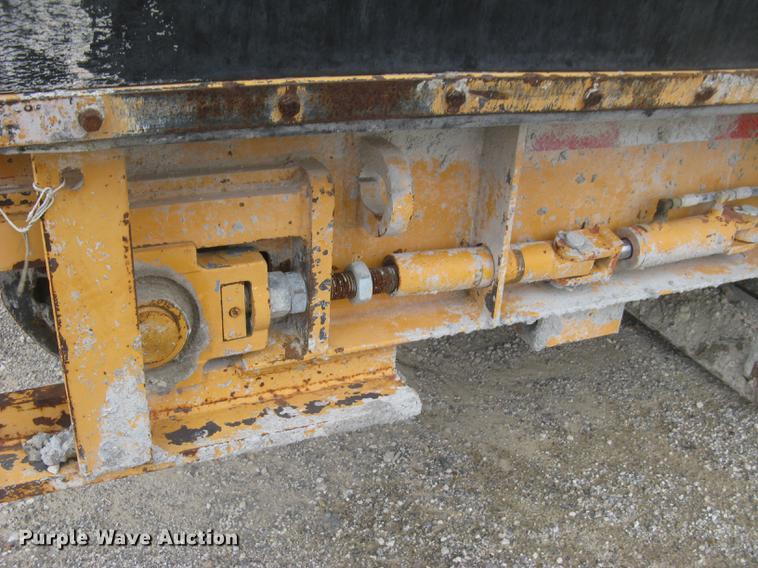 image for item DC2291 2003 CMI PS3302 placer spreader