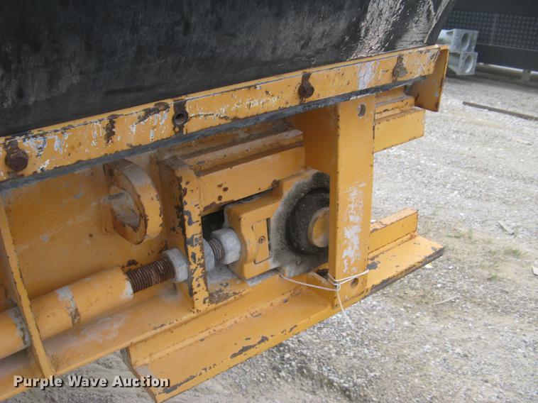 image for item DC2291 2003 CMI PS3302 placer spreader