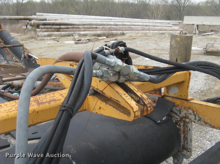 image for item DC2291 2003 CMI PS3302 placer spreader