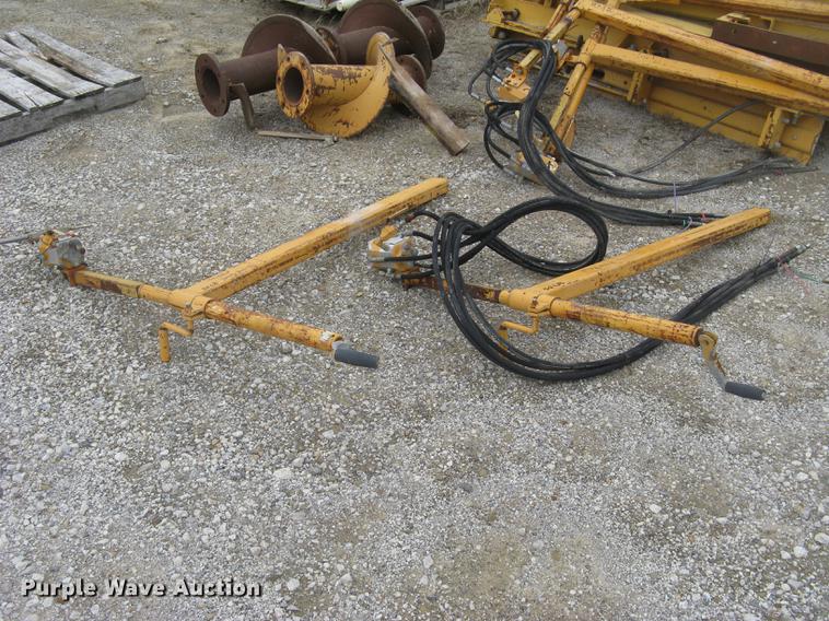 image for item DC2291 2003 CMI PS3302 placer spreader