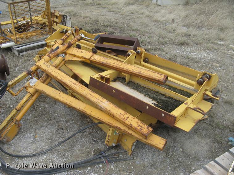 image for item DC2291 2003 CMI PS3302 placer spreader