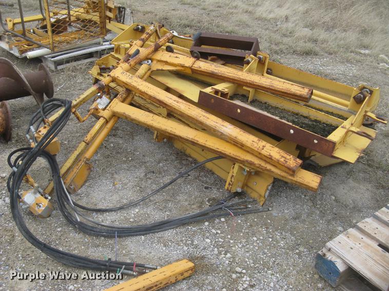 image for item DC2291 2003 CMI PS3302 placer spreader