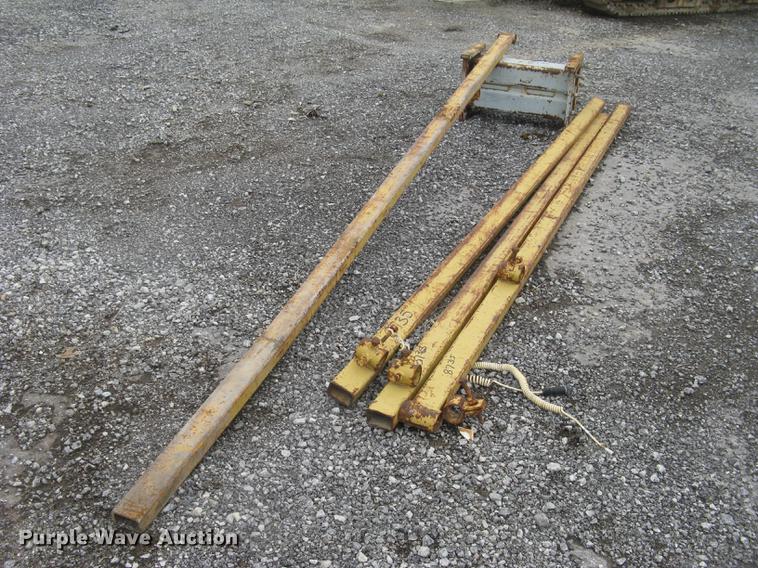 image for item DC2291 2003 CMI PS3302 placer spreader