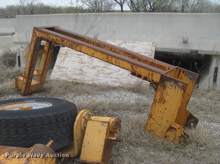 image for item DC2291 2003 CMI PS3302 placer spreader