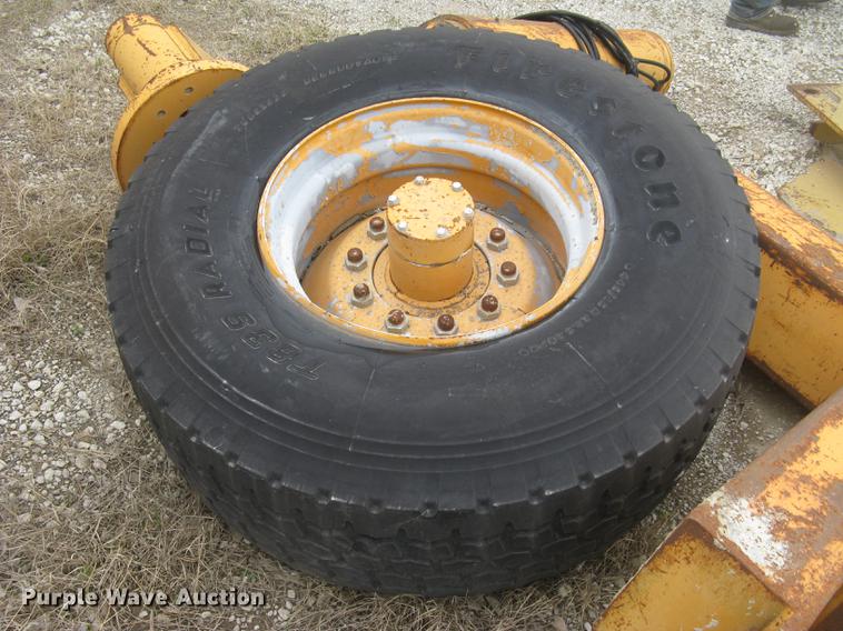 image for item DC2291 2003 CMI PS3302 placer spreader