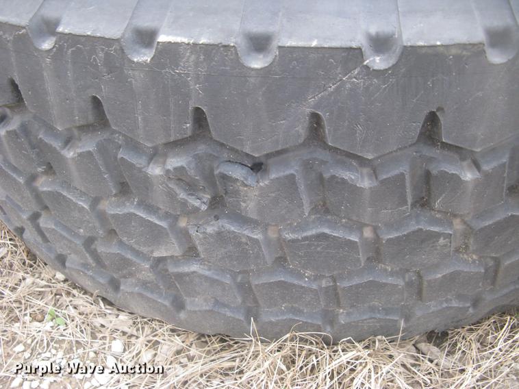 image for item DC2291 2003 CMI PS3302 placer spreader