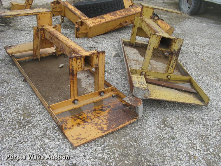 image for item DC2291 2003 CMI PS3302 placer spreader