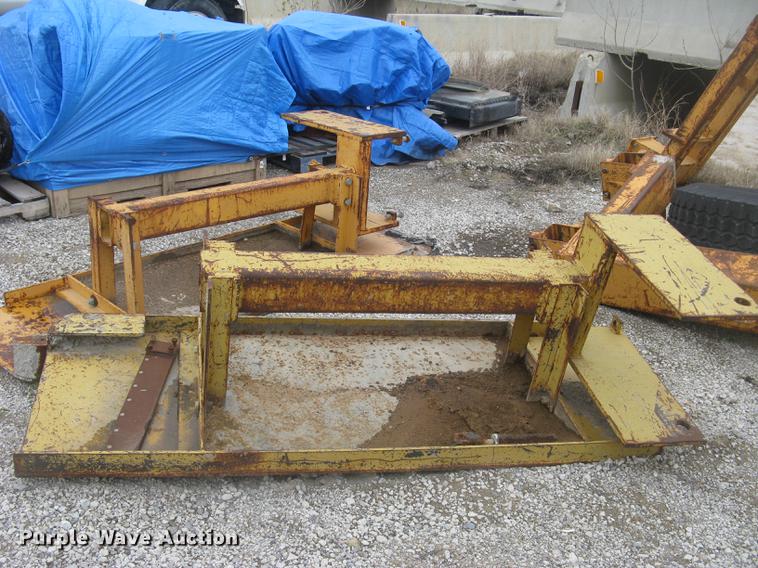 image for item DC2291 2003 CMI PS3302 placer spreader