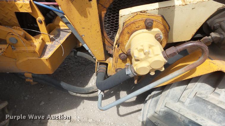 image for item DC3037 (2) Case Davis Fleetline trenchers