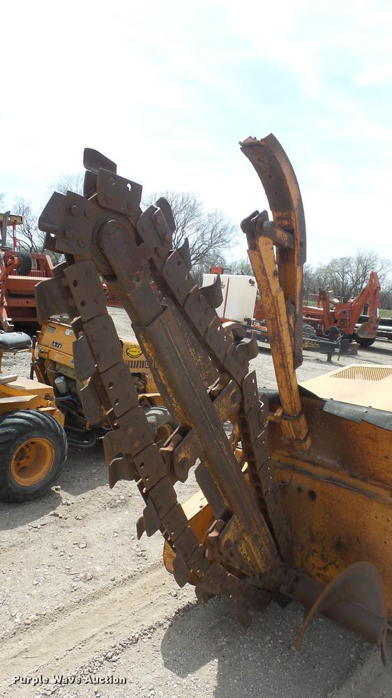 image for item DC3037 (2) Case Davis Fleetline trenchers