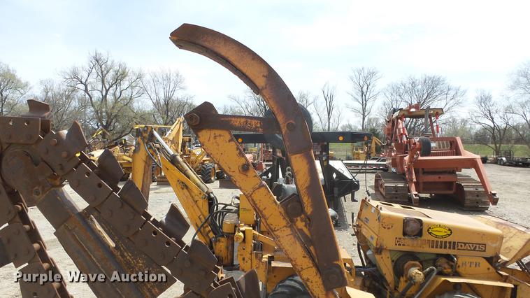 image for item DC3037 (2) Case Davis Fleetline trenchers
