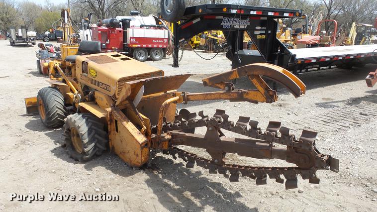 image for item DC3037 (2) Case Davis Fleetline trenchers