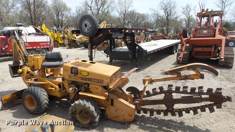 image for item DC3037 (2) Case Davis Fleetline trenchers