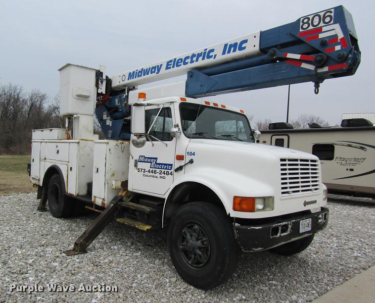 image for item DC4339 1994 International 4900 bucket truck