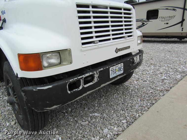 image for item DC4339 1994 International 4900 bucket truck