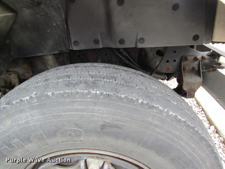 image for item DC4339 1994 International 4900 bucket truck