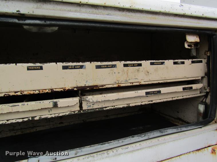 image for item DC4339 1994 International 4900 bucket truck