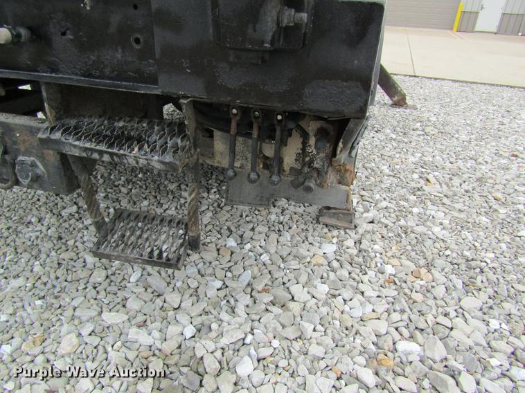 image for item DC4339 1994 International 4900 bucket truck