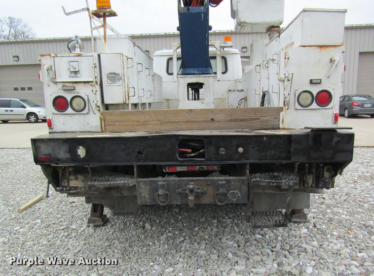 image for item DC4339 1994 International 4900 bucket truck
