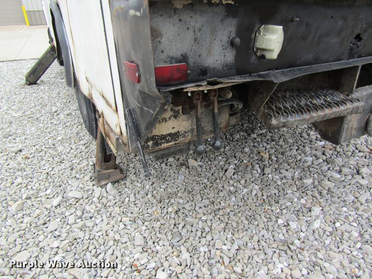 image for item DC4339 1994 International 4900 bucket truck