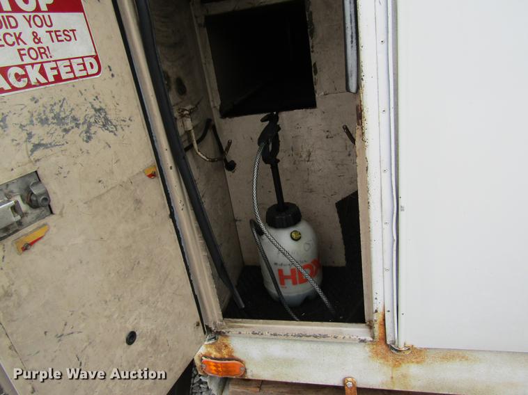 image for item DC4339 1994 International 4900 bucket truck