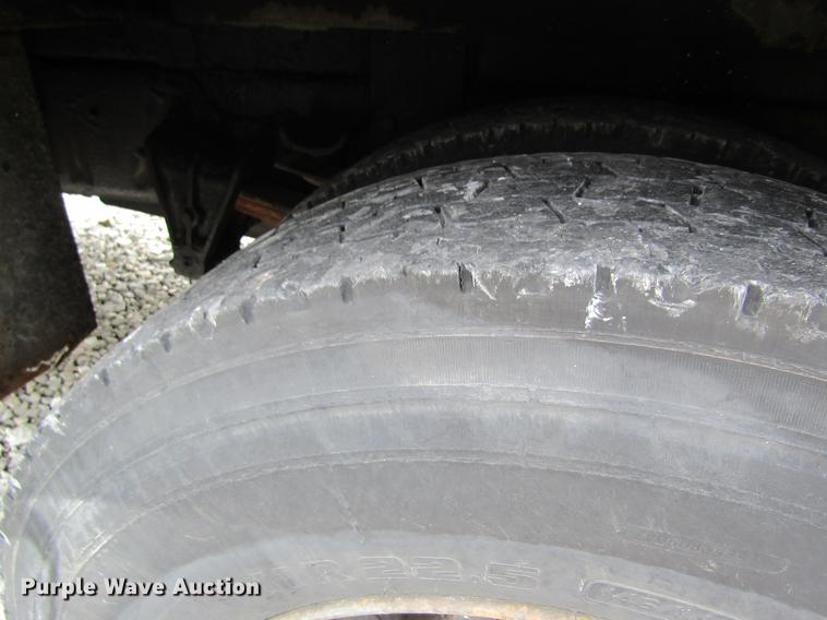 image for item DC4339 1994 International 4900 bucket truck