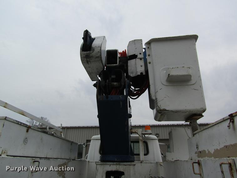 image for item DC4339 1994 International 4900 bucket truck