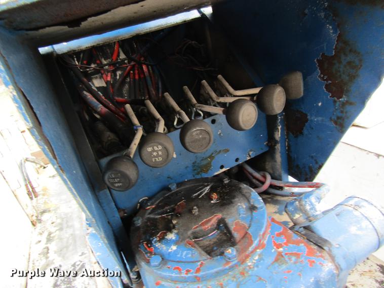 image for item DC4339 1994 International 4900 bucket truck