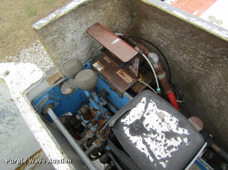 image for item DC4339 1994 International 4900 bucket truck