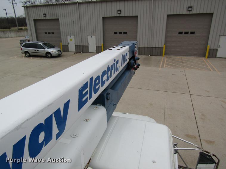 image for item DC4339 1994 International 4900 bucket truck