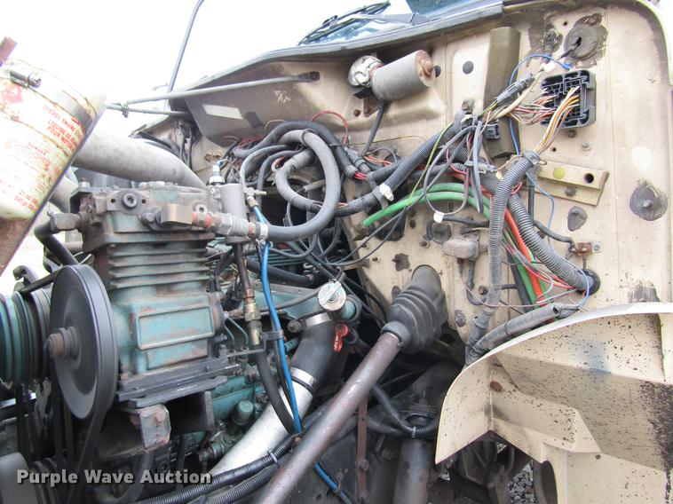 image for item DC4339 1994 International 4900 bucket truck