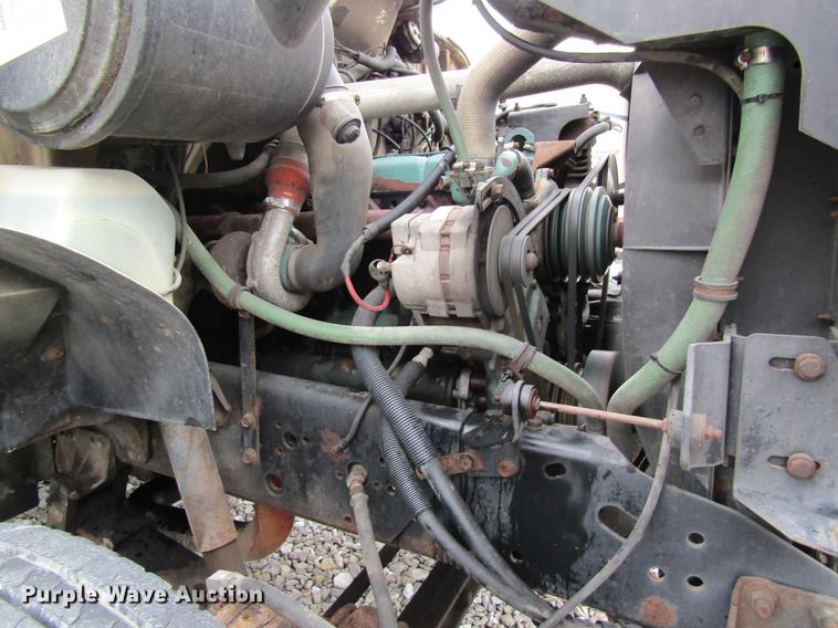 image for item DC4339 1994 International 4900 bucket truck