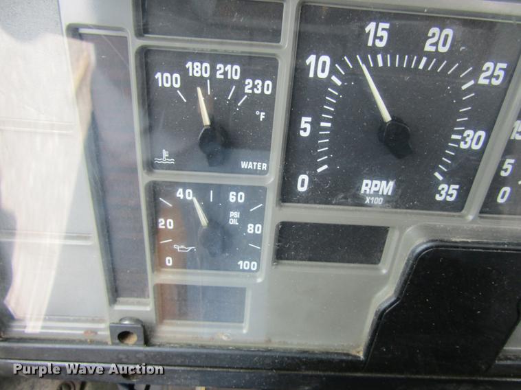 image for item DC4339 1994 International 4900 bucket truck