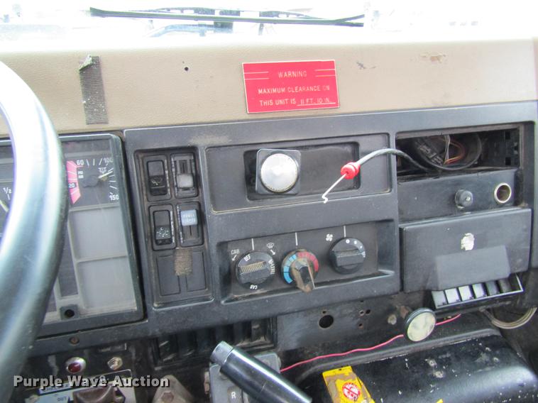 image for item DC4339 1994 International 4900 bucket truck