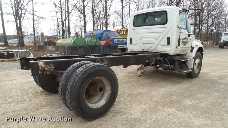 image for item DC5561 2005 International DuraStar 4300 truck cab and chassis