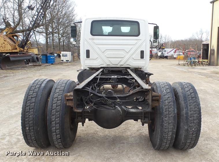 image for item DC5561 2005 International DuraStar 4300 truck cab and chassis